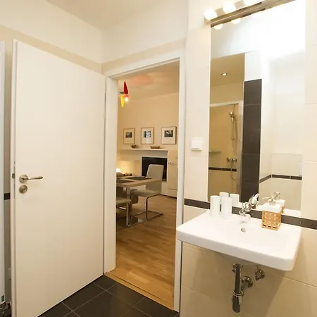 Modern Vinohrady Apartment *